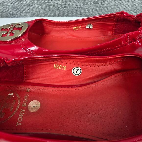 TORY BURCH RED PATENT LEATHER BALLET FLATS – SIZE 7 – GOLD EMBLEM – STYLE N3018 - Picture 8 of 10